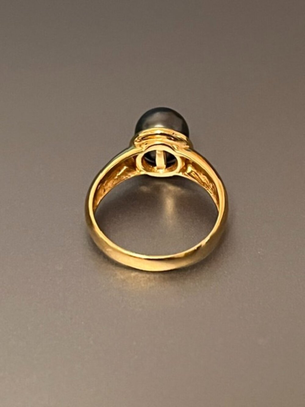 18K Gold and Grey-Black Pearl Ring, Size 8 - Picture 9 of 12